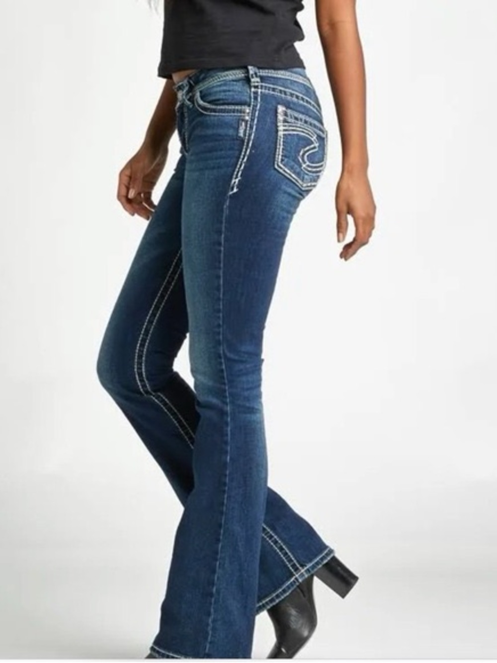 Silver Women’s Suki Mid Rise Bootcut Jeans 30X32